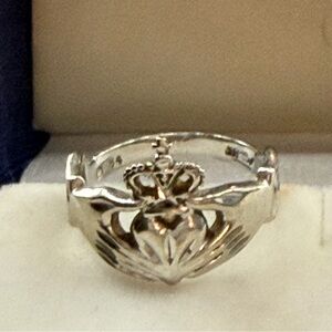 Elegant Silver Women's Ring